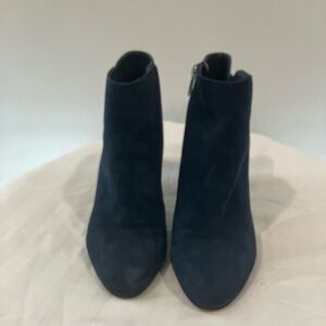 Marc fisher size 7 navy blue with silver hardware  suede ankle boots